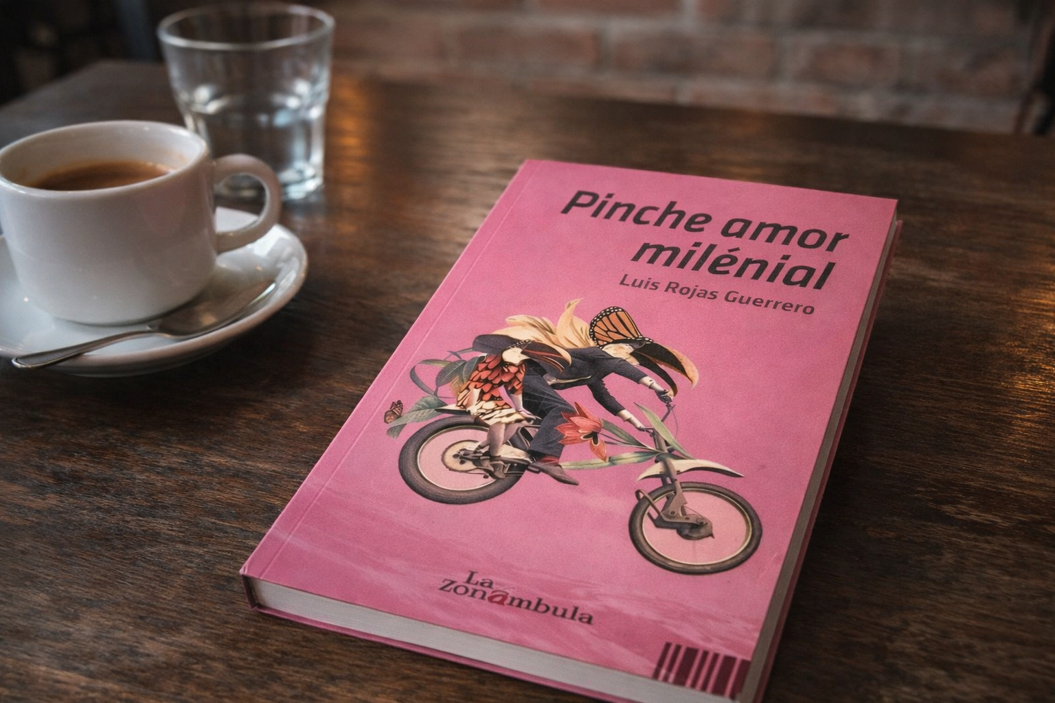 Portada del libro de cuentos de amor Pinche Amor Milénial de Luis Rojas Guerrero, una colección divertida y profunda sobre el amor moderno y el desamor contemporáneo.