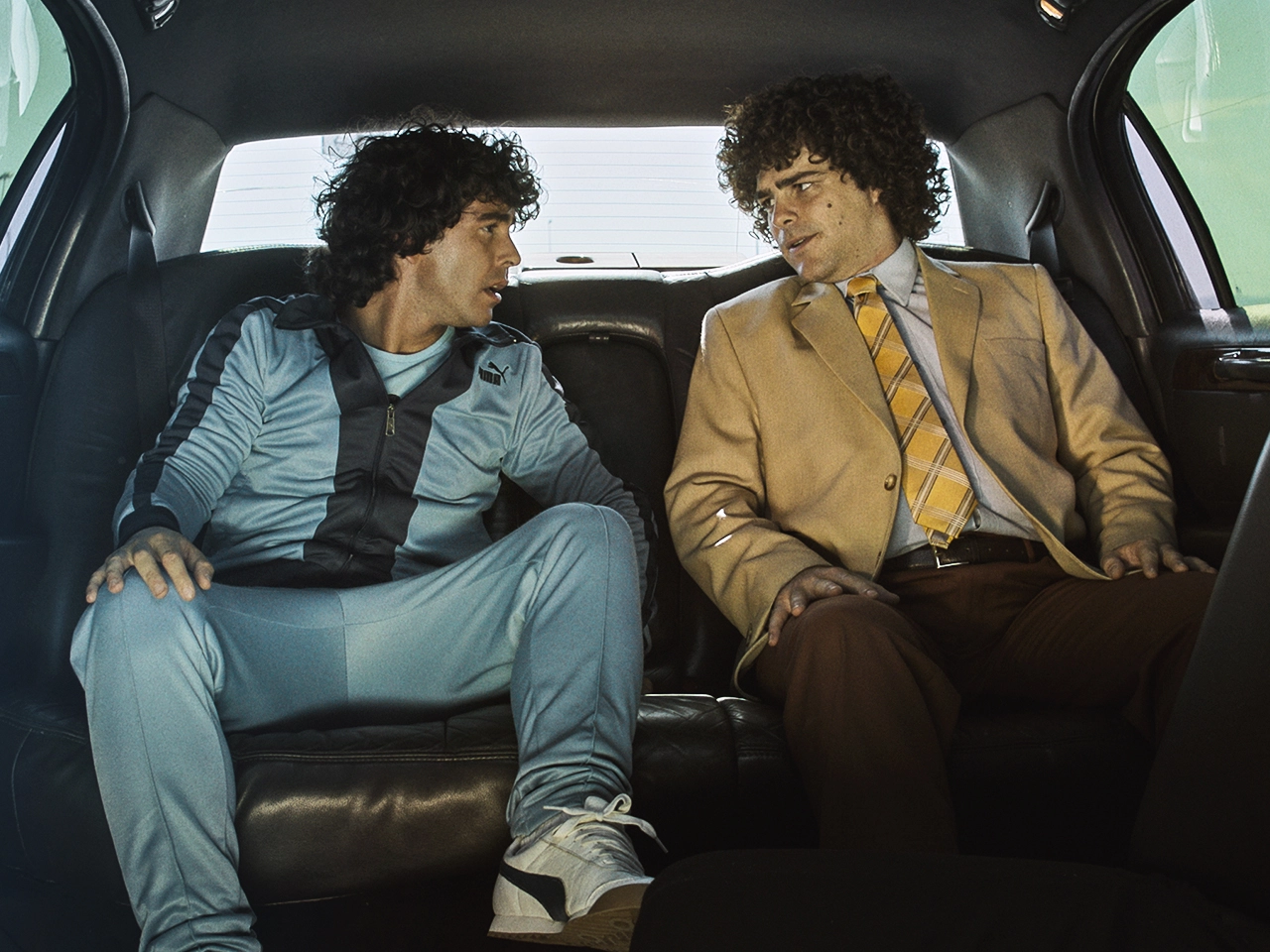 Escena de Maradona: Sueño Bendito, una de las series de futbol más populares sobre la vida de Diego Maradona.