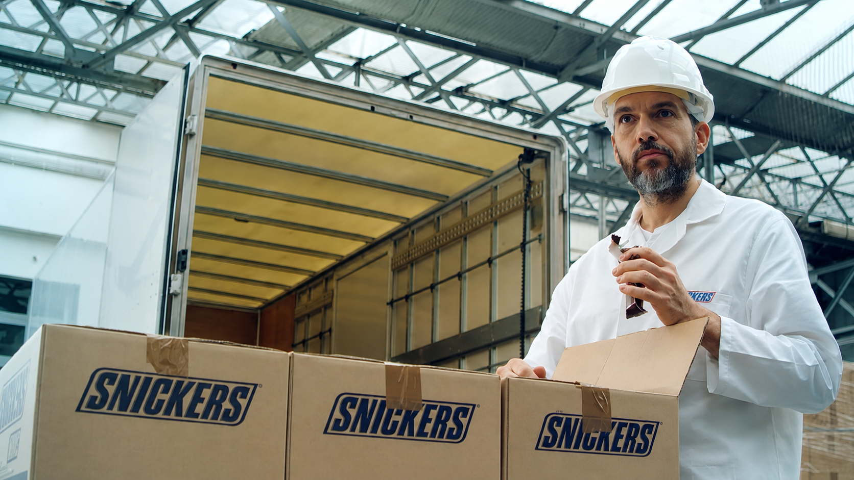 Recreación de una escena de Snickersgate, una de las mejores campañas de Snickers.
