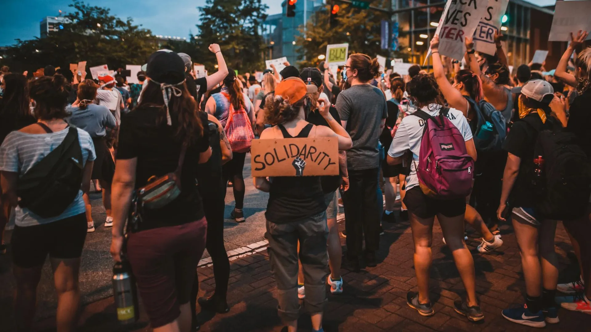 Manifestación social en una ciudad durante una protesta por derechos y vivienda